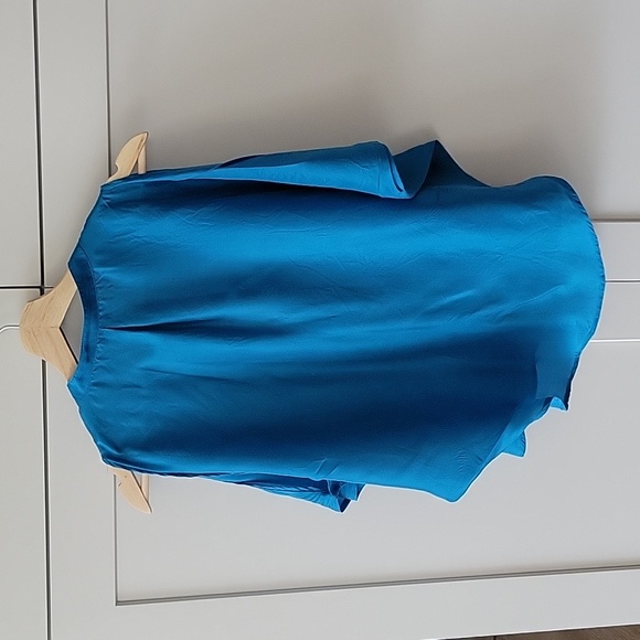 Flowy Silk Tunic Blouse | BEBE - Picture 3 of 4